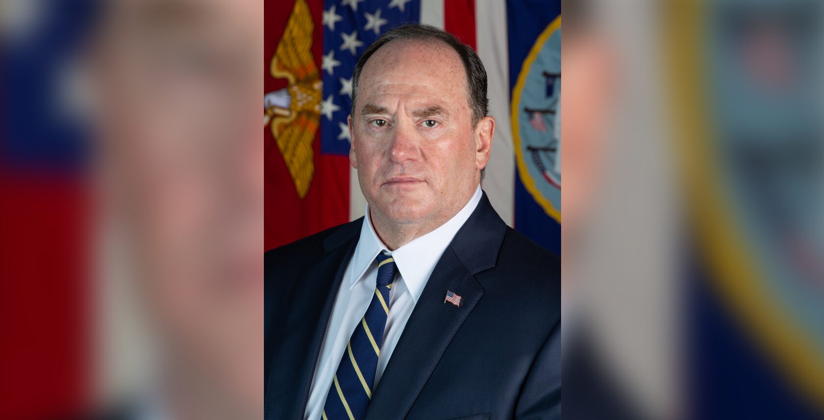Vor seiner Ernennung zum Marineminister 2025 leitete John Phelan eine Investmentfirma. Anlässlich Phelans Amtseinführung betonte Präsident Trump Zuversicht dass Phelan dank seiner Erfahrung in der Privatwirtschaft mehr Effizienz und Dynamik in die Verwaltung des Marineministeriums und vor allem mit Blick auf Belebung der maroden Schiffsbauindustrie einbringen würde. Quelle: US Navy