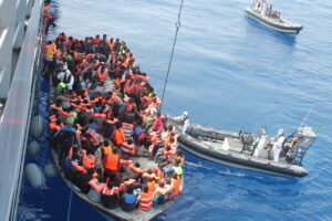 Irisches Patrouillenboot „LÉ Eithne“ rettet 2015 im Mittelmeer zahlreiche Flüchtlinge. Foto: Irish Defence Forces/CC BY 2.0
