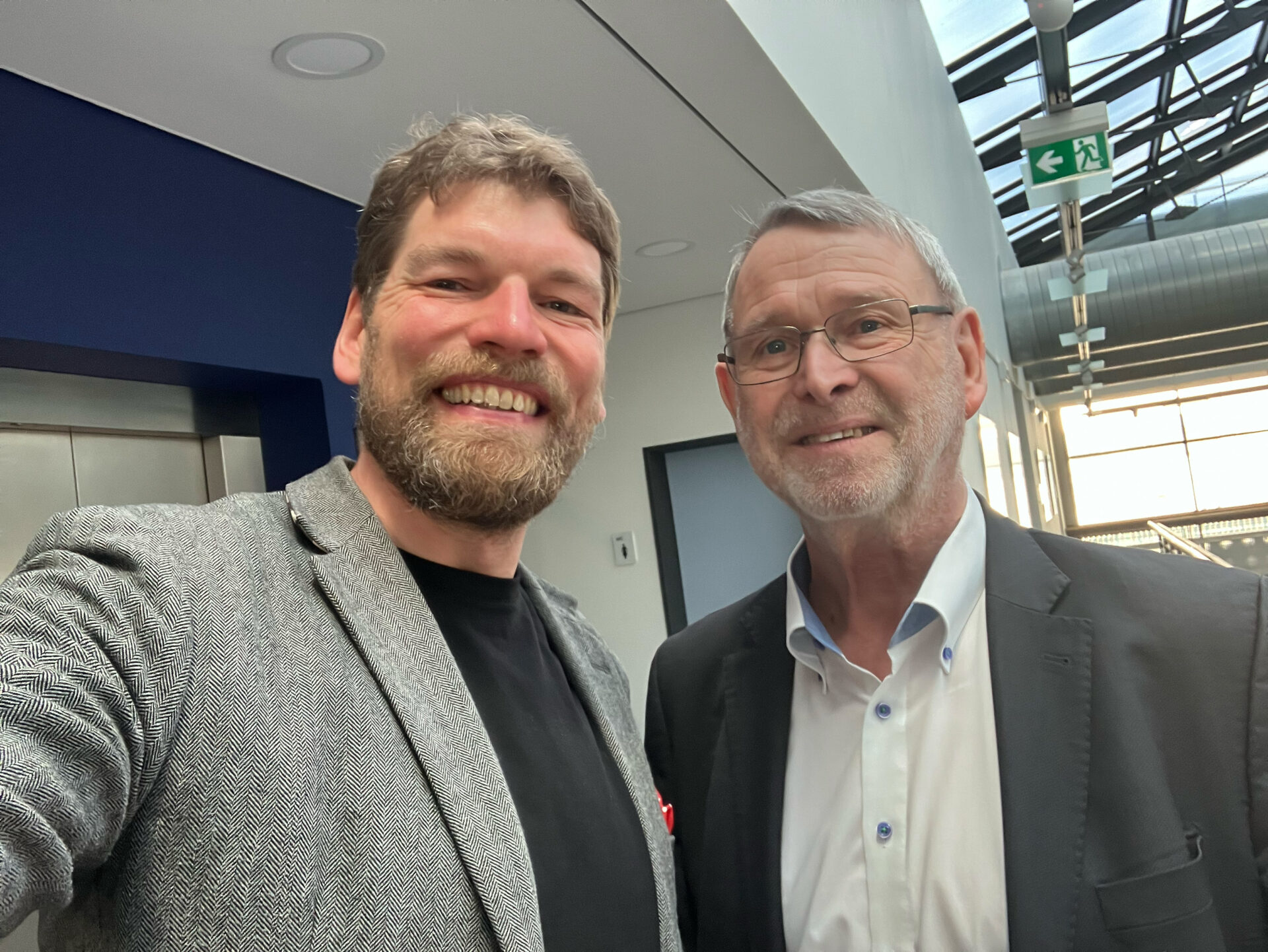 Foto: Moritz Brake (l.) und Holger Klindt, Ratsvorsitzender der DGON. Brake