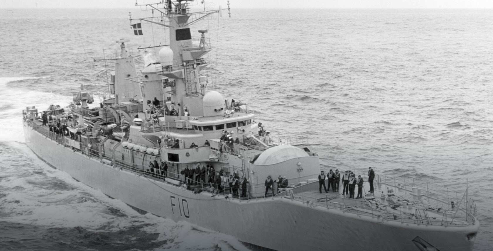 Abgedeckter Ikara-Starter auf dem Vorschiff der Aurora (F10). Foto: Royal Navy