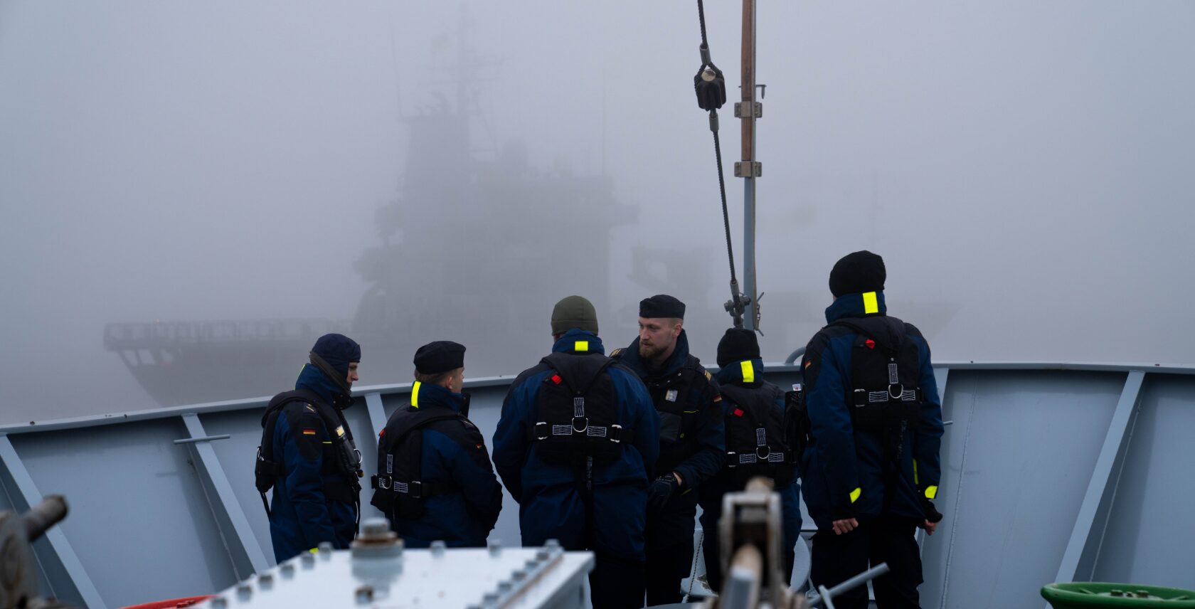 Foto: Von Beginn an sind die Offizieranwärter Teil der Crew. BW