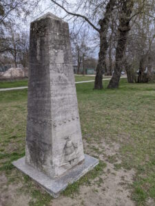 Foto: Gedenkstein im Krienicke Park, Spandau. Andreas v. Klewitz