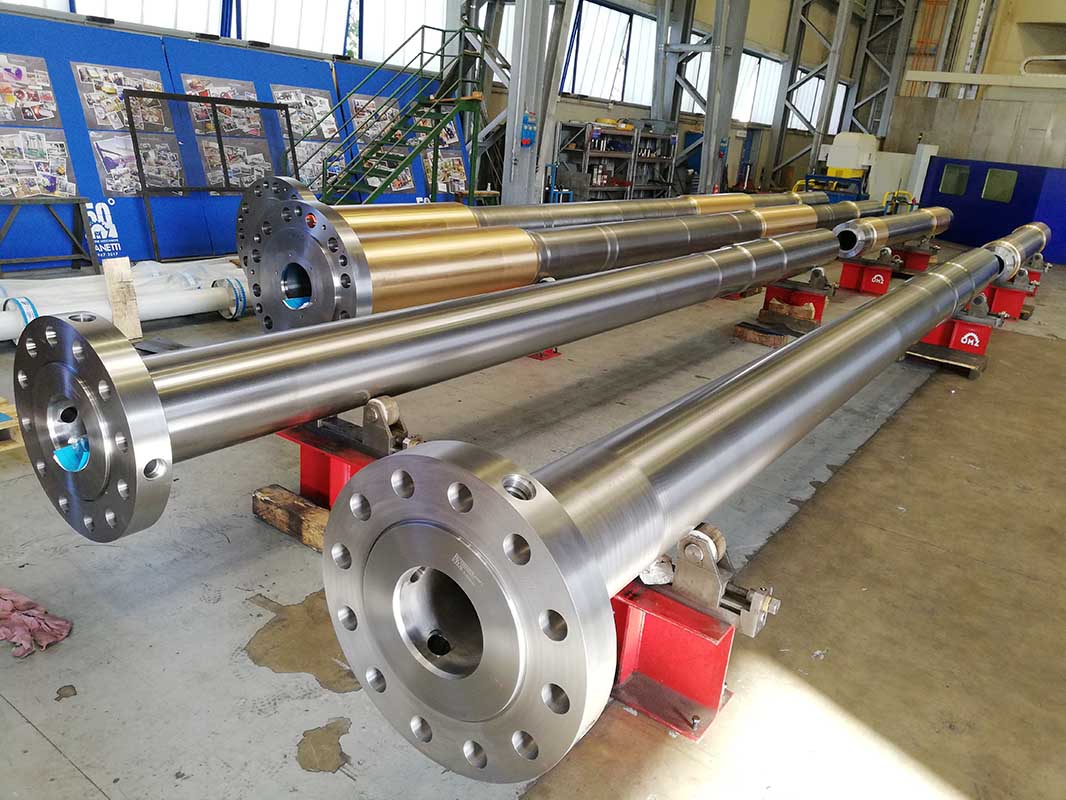 Mechanisch aufwendig gefertigte Komponente: Antriebswellenstrang. Ein aus mehreren mechanischen Teilen bestehender Wellenstrang ist von entscheidender Bedeutung, da er die Übertragung der vom Motor erzeugten Leistung und mechanischen Energie auf den Propeller ermöglicht. (Foto © GSL Consortium)