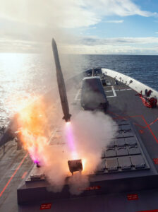 Australische Fregatte BRISBANE startet Evolved Sea Sparrow Missile. Foto: MoD Australien