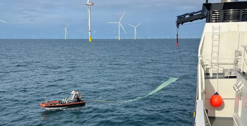 Windkraftflügel in der Nordsee gesichert. BPol Inspektion Cuxhaven