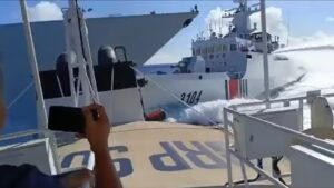Chinese CG Cutter wurde durch Zerstörer „Guilin“ schwer beschädigt. Foto: Philippine Coast Guard (PCG)