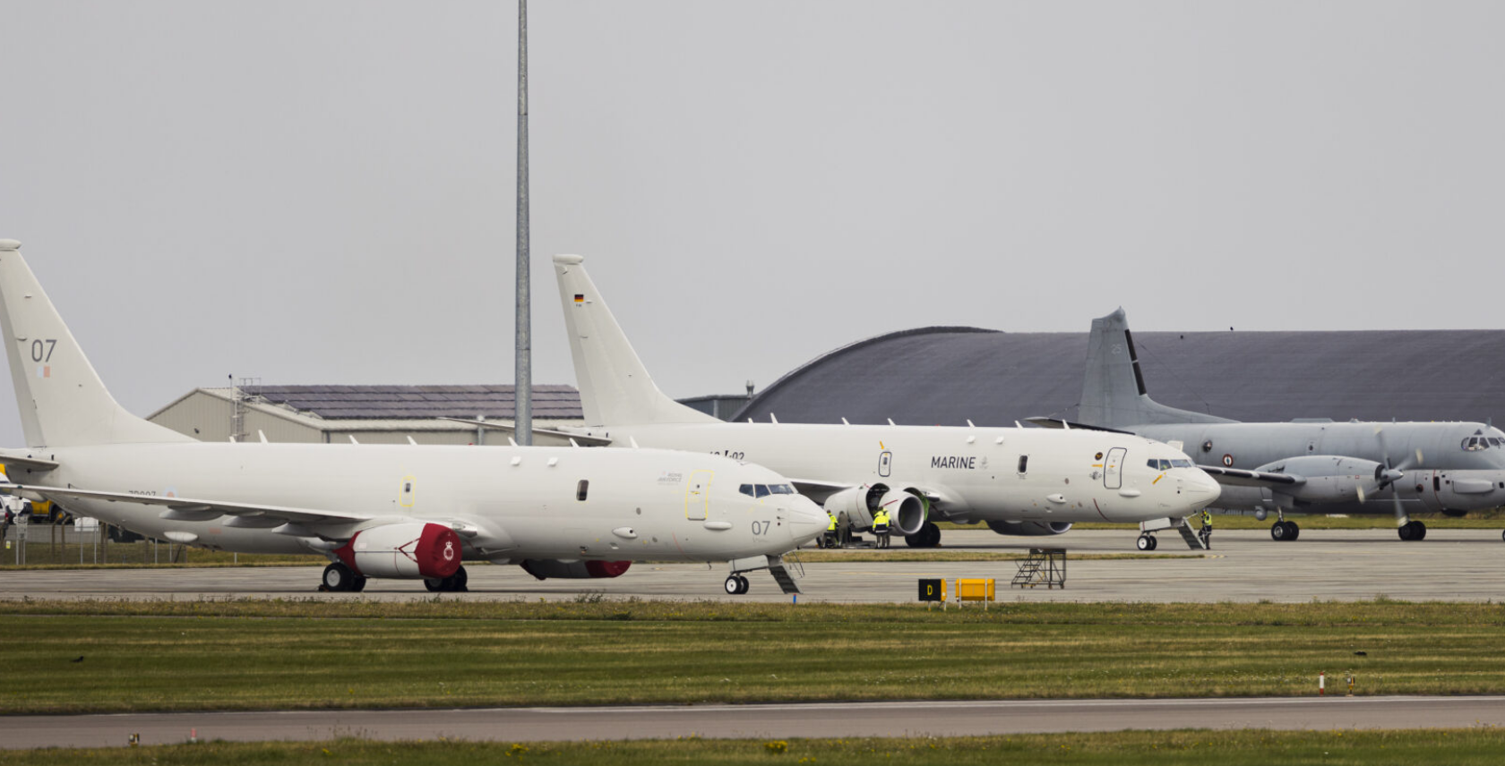 Ein deutsche P-8A Poseidon (Mitte) neben einer französichen Bregeut Atlantic und einem britischen Seefernaufklärer P-8 auf dem Stützpunkt Lossiemouth. Foto: UK MOD © Crown Copyright 2026 AS1 Ellice Gardner