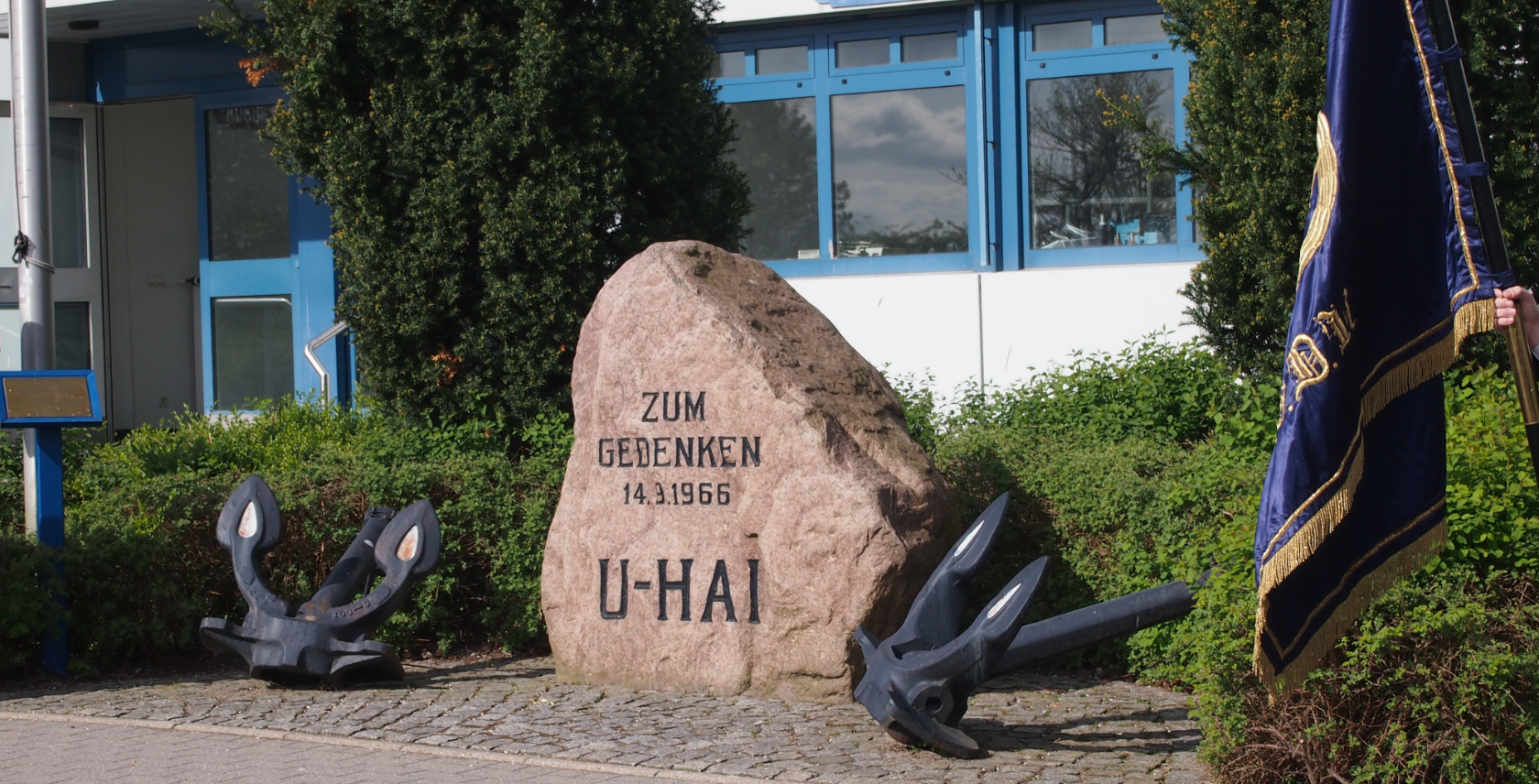 Gedenkstein für U-HAI vor dem AZU in Eckernförde. Foto: VDU