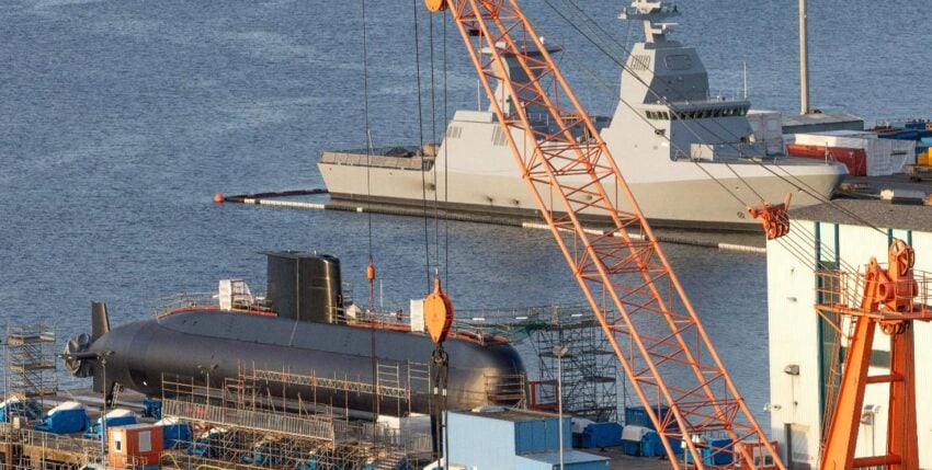 S 44 and INS Magen - already neighbours