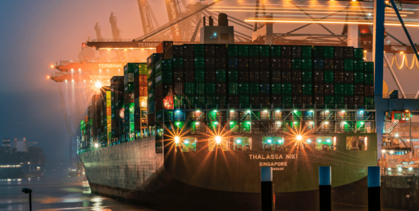 Container ship in the port of Hamburg, photo Daniel Angres