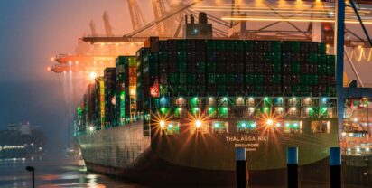 Container Schiff Thalassa Niki im Hamburger Hafen, Foto Daniel Angres