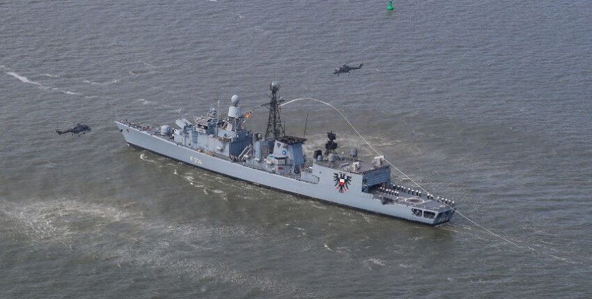 Letztes Einlaufen der Lübeck mit Heimatwimpel, Foto: Bw/Inken Behne