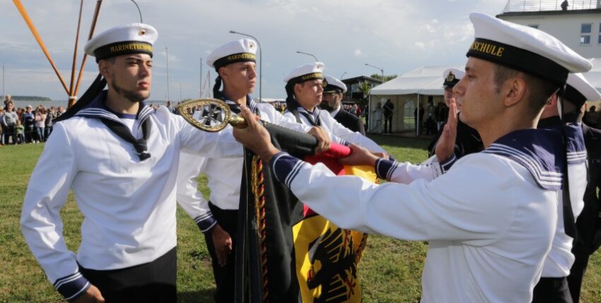With new measures, young soldiers are to be recruited for the navy far beyond the swearing-in ceremony, Photo: Bw/Steve Back