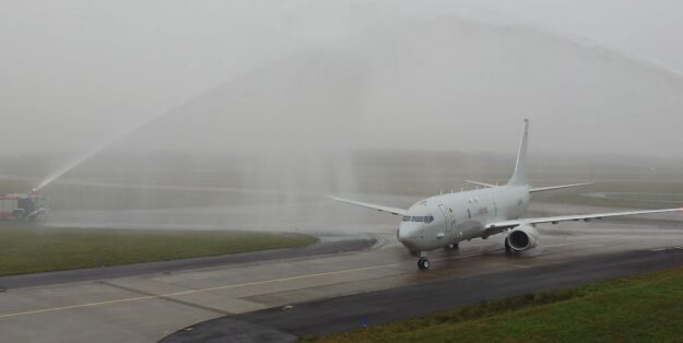 Fountains of joy at the reception: first landing of a P 8 Poseidon in Nordholz Photo: hsc