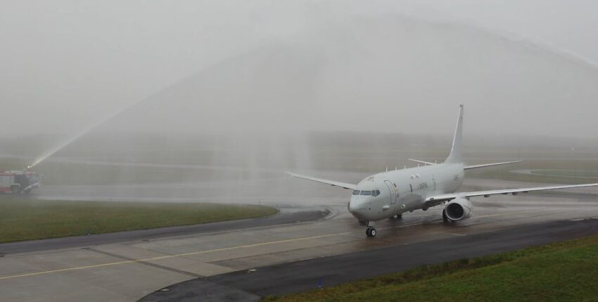 Fountains of joy at the reception: first landing of a P 8 Poseidon in Nordholz Photo: hsc