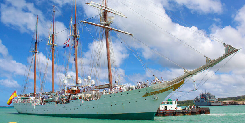 Juan Sebastian de Elcano läuft in Guam ein