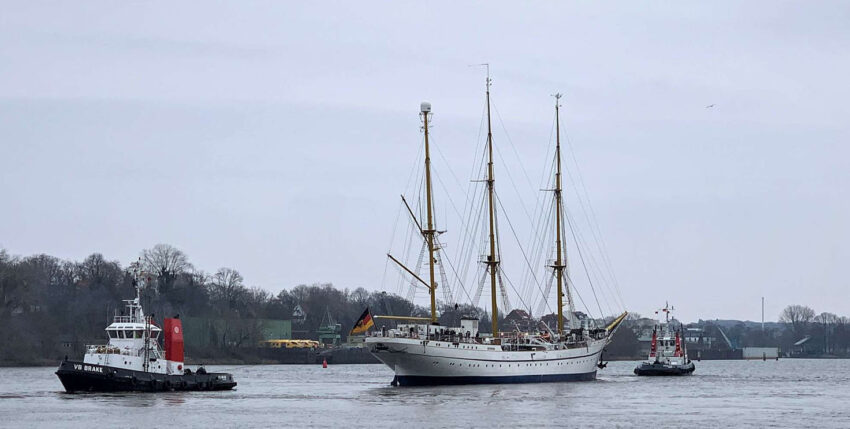 The Gorch Fock is finally afloat again