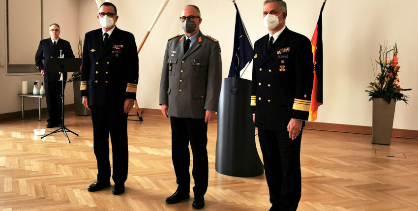 Übergabe durch General Zorn im Bendlerblock