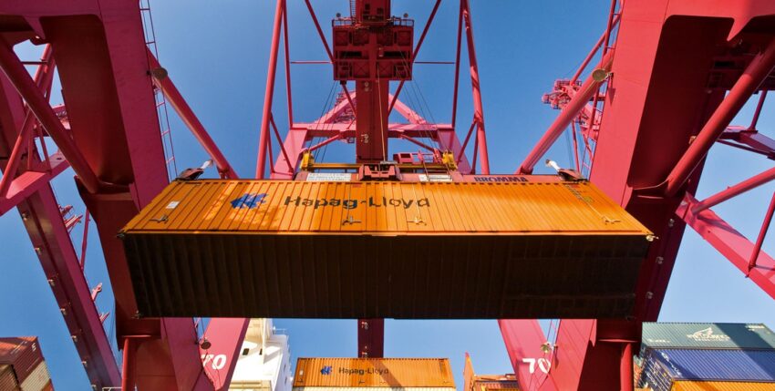 Loading a container from Hapag-Lloyd