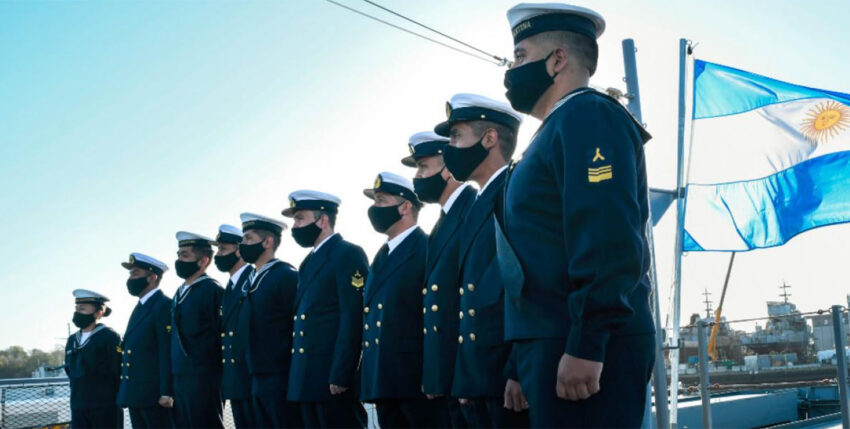 Besatzung der ARA Piedrabuena ist angetreten zur Indienststellung