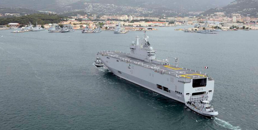 The amphibious helicopter carrier Dixmude in Toulon