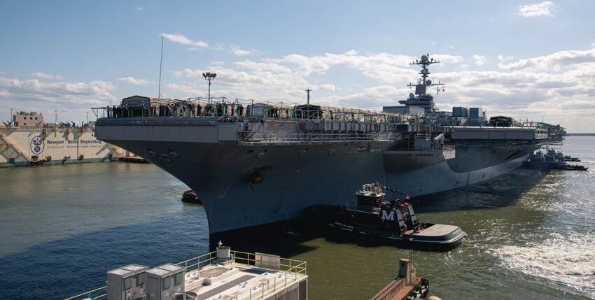 USS John C. Stennis trifft bei Newport News ein