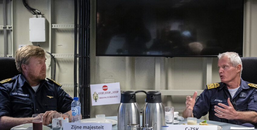 König Willem-Alexander und Admiral Rob Kramer