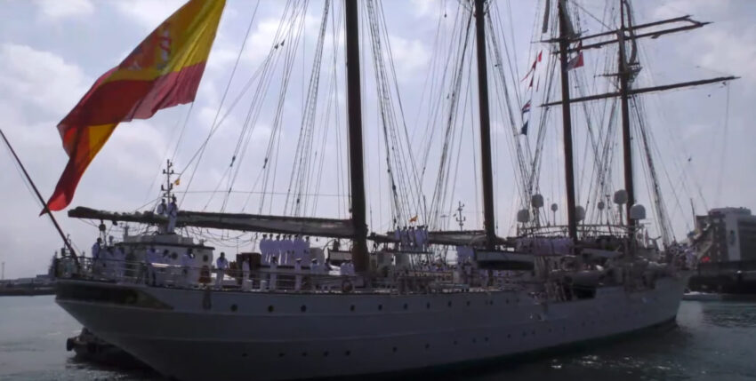 Einlaufen der J.S. de Elcano