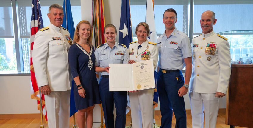 21-06-19 Fagan 2 mfo Gruppenbild mit Vizekommandeurin: Admiral Linda Fagan (3.v.r.) trat ihren neuen Dienstposten an