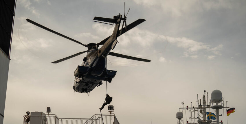 Boarding mit einem Hubschrauber der Bundespolizei