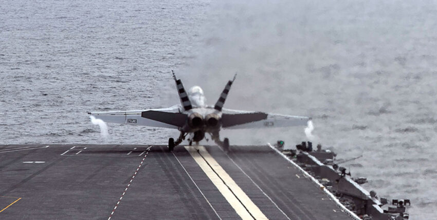 Start einer F/A-18 mit dem Emals auf der Gerald R. Ford