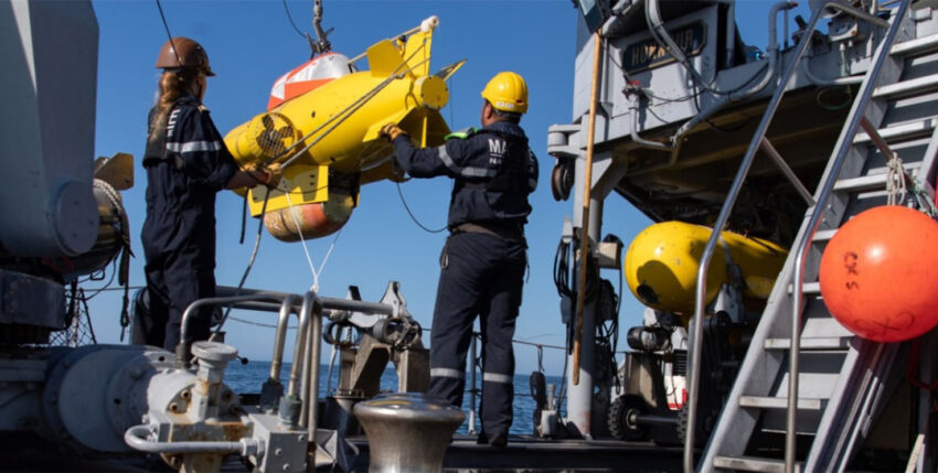 French soldiers prepare for a mission
