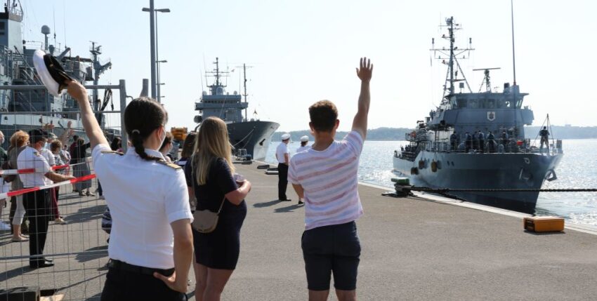 Relatives bid farewell to Homburg