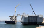 Foto: HMS Stirling Castle, RFA Lyme Bay beim Transfer in Gibraltar. Royal Navy/Crown Copyright