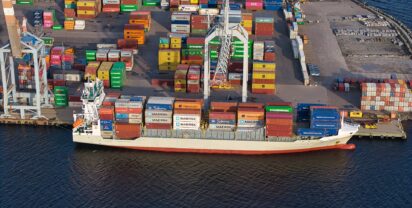Bild: Auch viele Container werden zur Schädlingsbekämpfung begast. Reustli/CC BY-SA 4.0