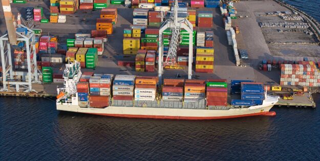 Bild: Auch viele Container werden zur Schädlingsbekämpfung begast. Reustli/CC BY-SA 4.0