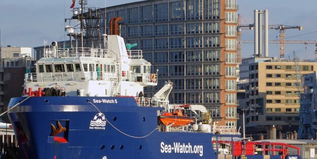 B1-BB_Sea-Watch_5_IMO_9421556_S_Hamburg_05-11-2022_Bild_Wolfgang-Fricke-CC-BY-30
