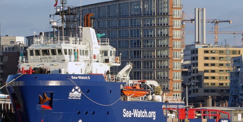 B1-BB_Sea-Watch_5_IMO_9421556_S_Hamburg_05-11-2022_Bild_Wolfgang-Fricke-CC-BY-30