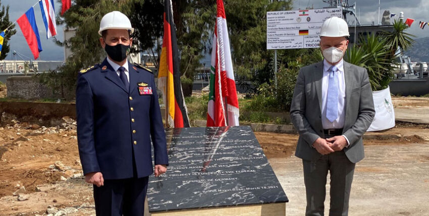 BefH-LAF-Navy-(links)-&-DEU-Botschafter-Andreas-Kindl-bei-Grundsteinlegung-Wiederaufbau-Naval-Base-(Copyright-DEU-Botschaft-Beir2