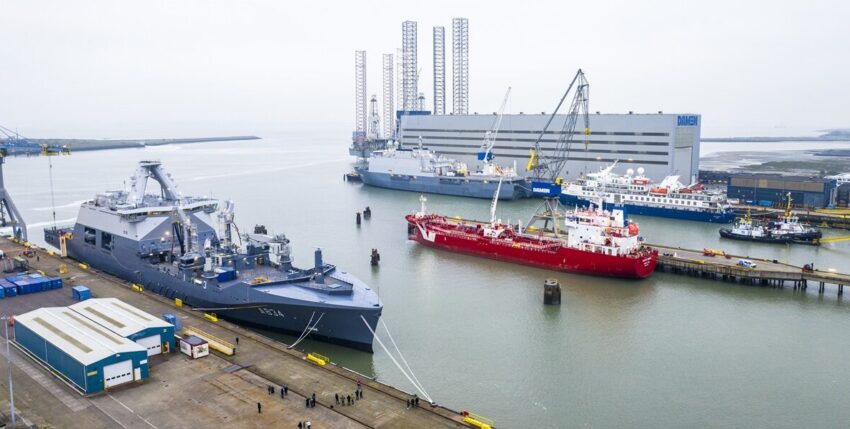 "Den Helder" in Vlissingen zur Endausrüstung. Foto: Damen