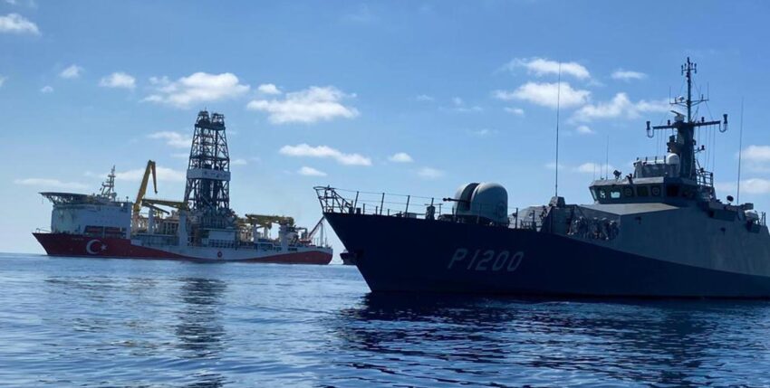 Drill ship Yavuz with military escort (Photo: MOD Turkey)