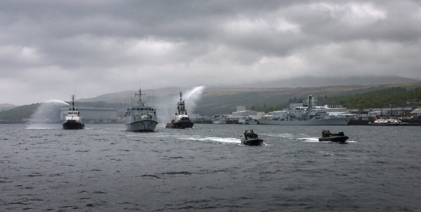 HMS Shoreham - BA0006 M 112 - HMS "Shoreham" leaving homeport Faslane. Photo: Royal Navy