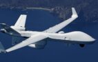 MQ-9B-Drohne mit verschiedenen Sensoren, wie Kameras, Radare und Kanister mit Sonarbojen. Bild: General Atomics Aeronautical