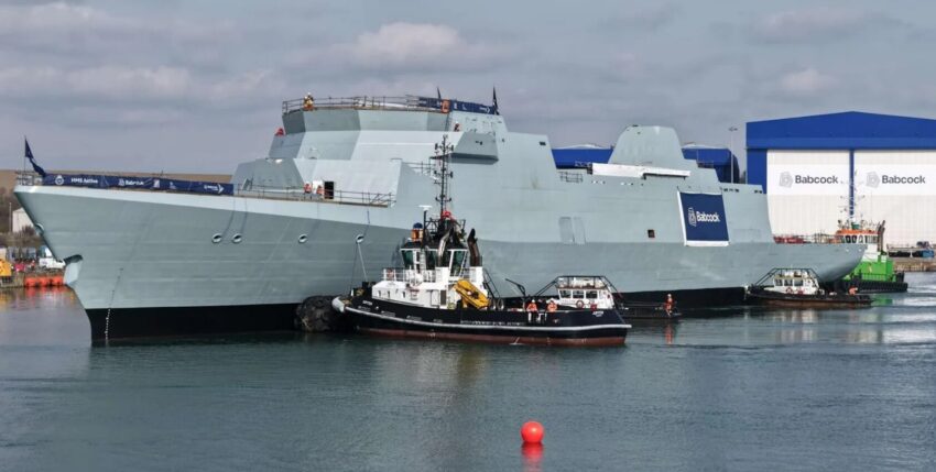 Foto: Erstwasserung HMS ACTIVE im März 2026. Babcock