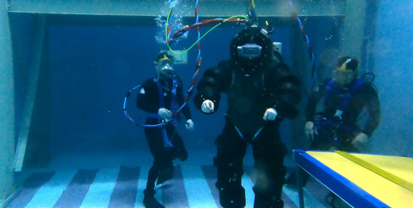 The new suit allows divers to work at depths of up to 91 metres, photo: US Navy