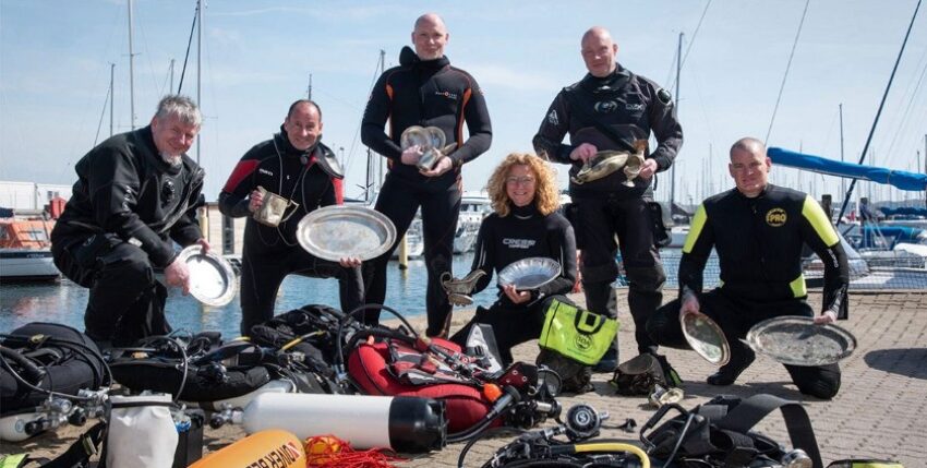 Die Tauchergruppe - mit ihrer "Beute". Foto: IMMH