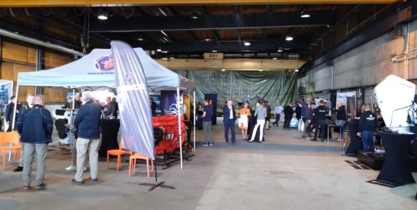 Die Bootshalle wurde zur kleinen Messehalle, Fotos: hsc
