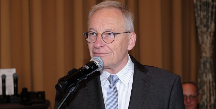 Konteradmiral a.D. Karsten Schneider