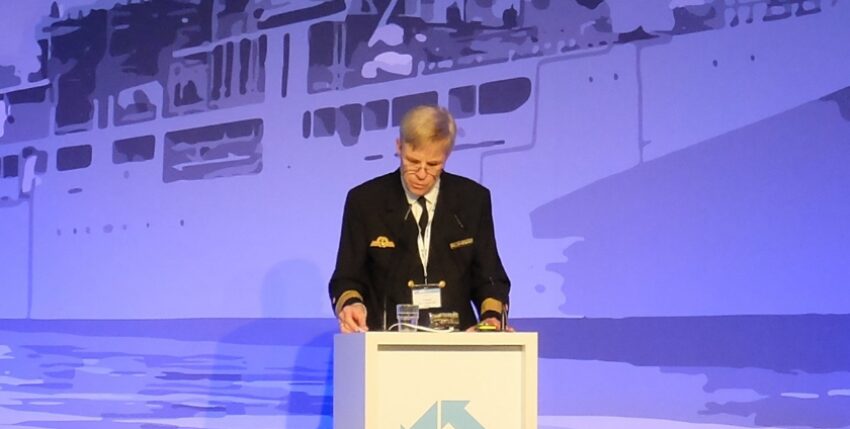 Jährlich findet der Marineworkshop der DWT regen Zulauf. Konteradmiral Müller-Meinhard zählte zu den prominenten Redern. Foto: hsc