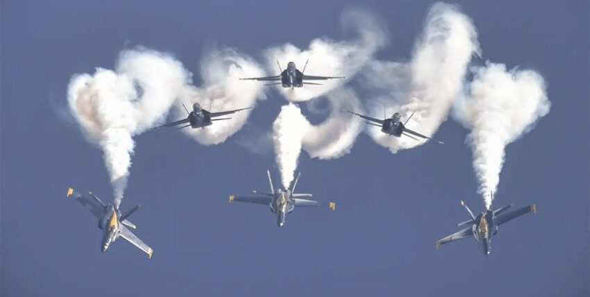 Blue Angels performing a "loop break cross" during an air show over Naval Air Station Jacksonville, Florida. Photo: US Navy